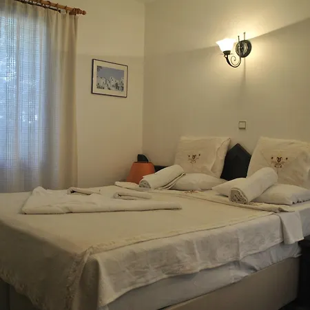 Dionysia Hotel *
