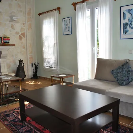 Dionysia Hotel *